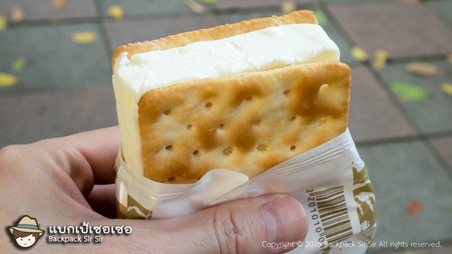 รีวิวไอศครีมแซนด์วิชแครกเกอร์ Ice cream sandwich cracker NTU Farm ในมหาวิทยาลัยแห่งชาติไต้หวัน National Taiwan University NTU เที่ยวไต้หวันด้วยตนเองสไตล์แบกเป้เซอเซอ