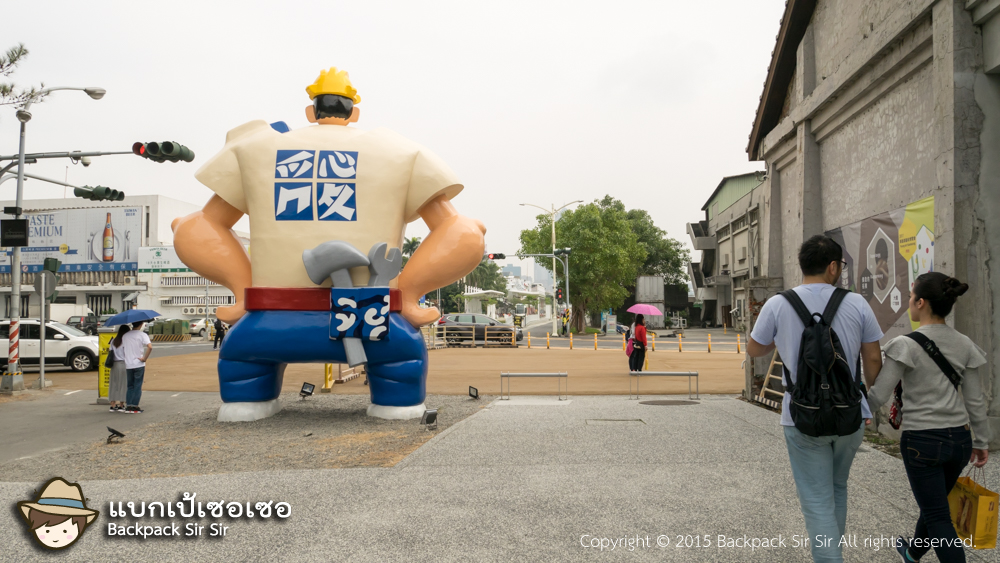 ความลับของรูปปั้น Labour and fishwoman statue ที่ Pier-2 Art Centre ในเกาสง ไต้หวัน