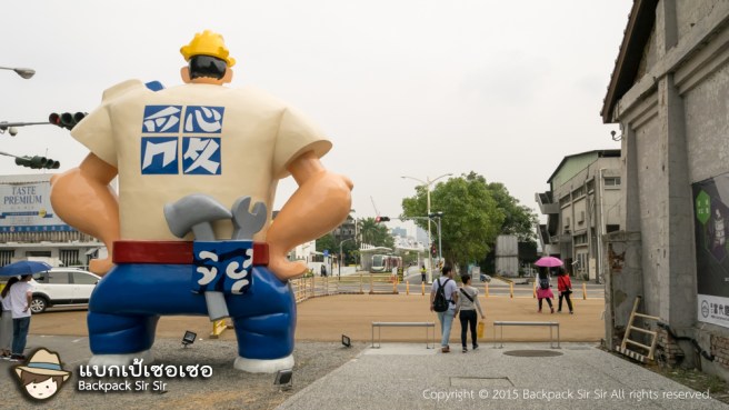 ความลับของรูปปั้น Labour and fishwoman statue ที่ Pier-2 Art Centre ในเกาสง ไต้หวัน