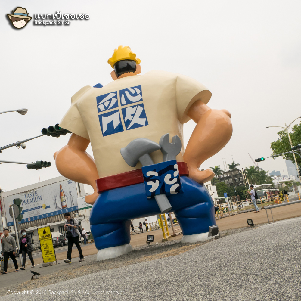 ความลับของรูปปั้น Labour and fishwoman statue ที่ Pier-2 Art Centre ในเกาสง ไต้หวัน