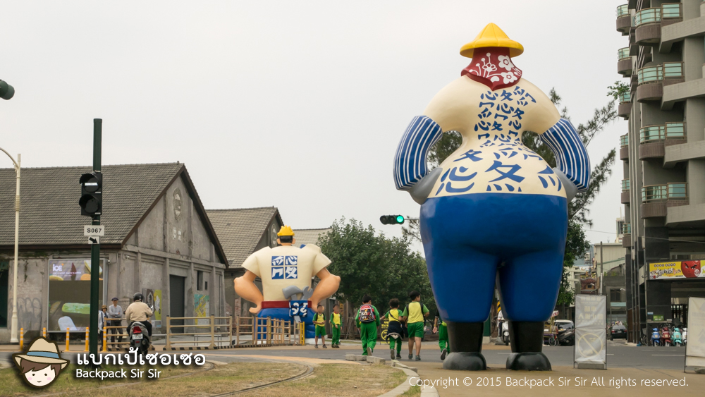 ความลับของรูปปั้น Labour and fishwoman statue ที่ Pier-2 Art Centre ในเกาสง ไต้หวัน