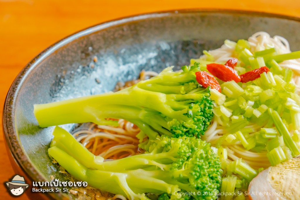 Thin noodles with sesame oil