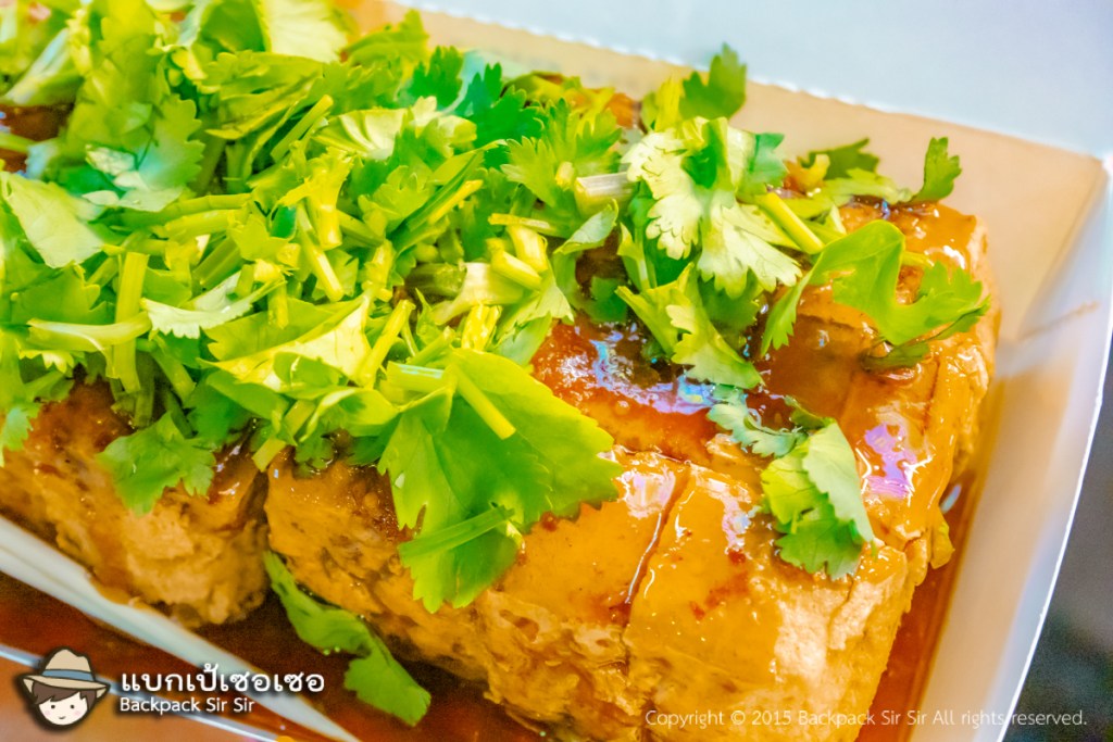 เต้าหู้เหม็นทอดกรอบราดซอส Crispy Stinky Tofu